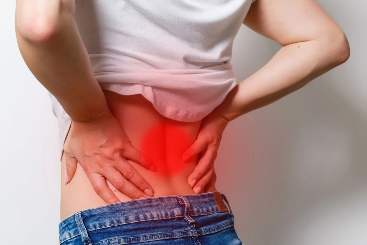 ปวดหลังแบบไหนเป็นไต? สัญญาณที่ต้องระวัง ก่อนไตพังไม่รู้ตัว